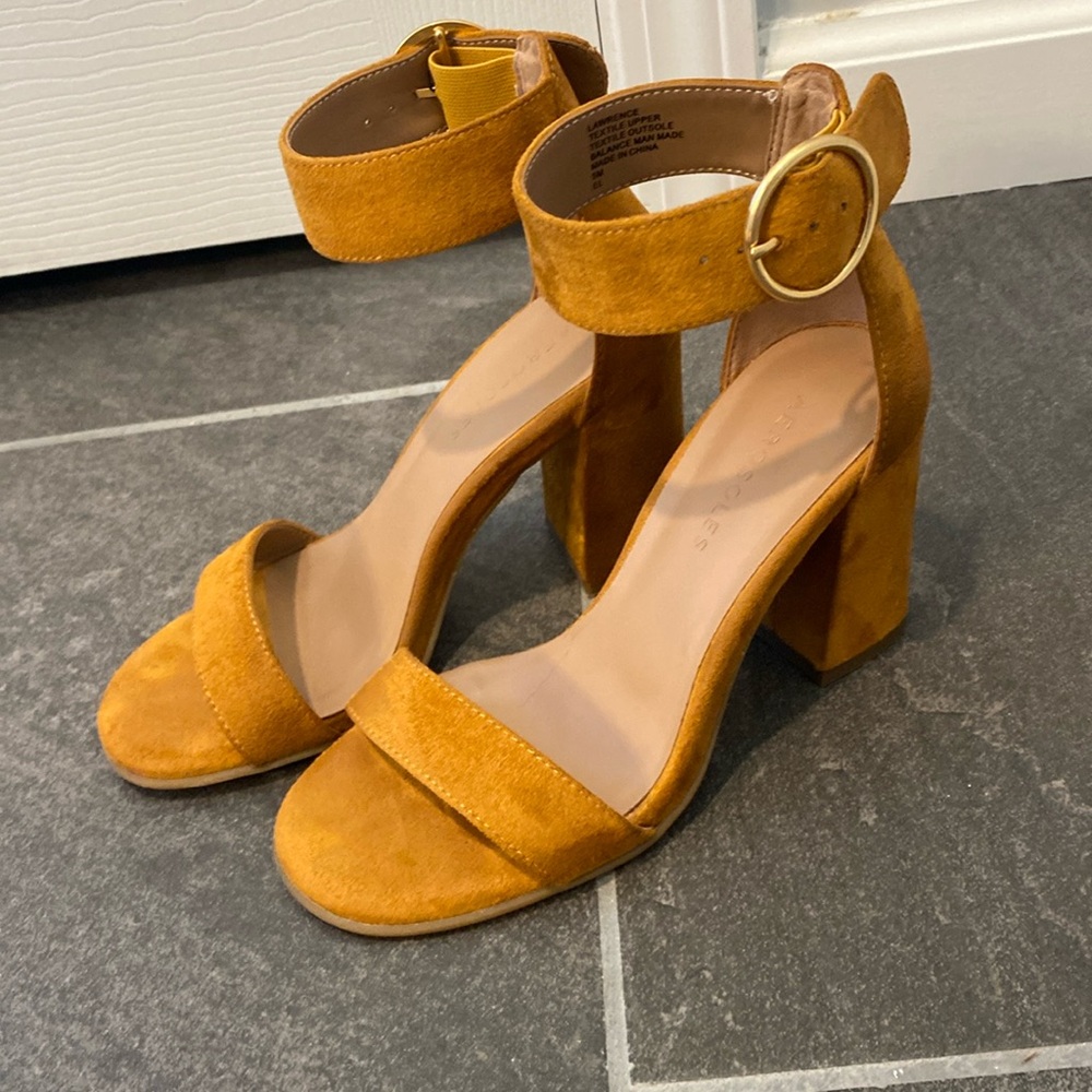 Aerosoles gold ankle heels